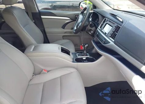 2015 Toyota Highlander Le z USA, uszkodzony, nr VIN 5TDZARFH4FS014186